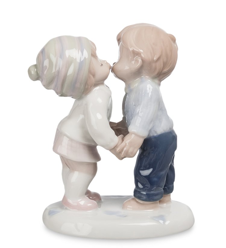 Фарфоровая статуэтка Первый поцелуй Pavone JP-42/16, фотография сбоку