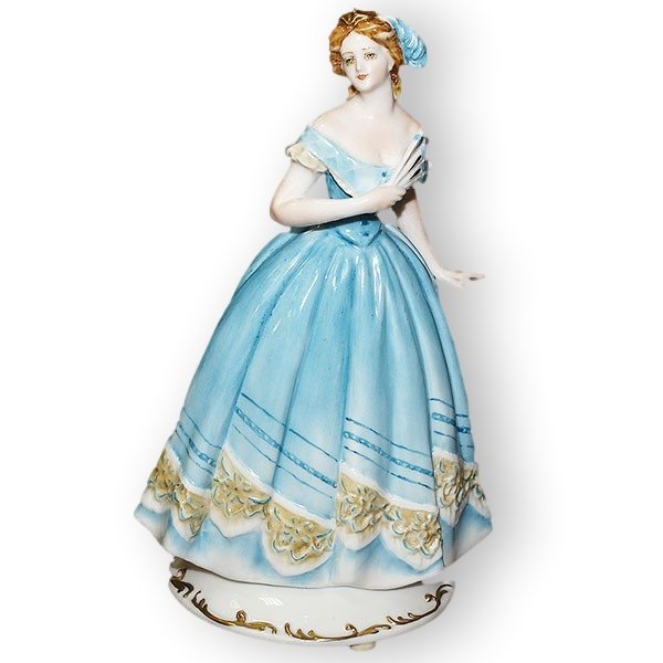 Статуэтка из фарфора Четыре сезона - лето