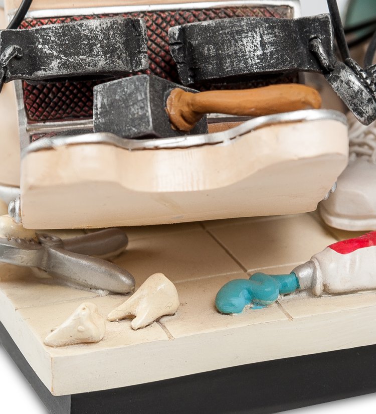 Статуэтка Стоматолог с белыми зубами The Comical World of Stratford STD-13, нижняя часть статуэтки