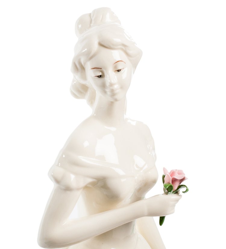 Статуэтка из фарфора Девушка в платье с бабочками и цветком Pavone JP-247/ 20, фотография лица