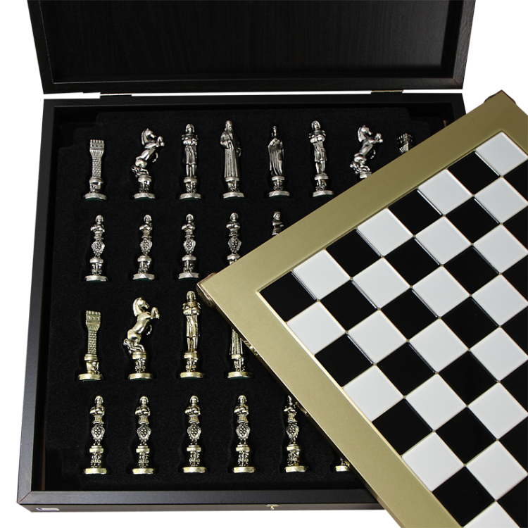 Шахматы Ренессанс, Черно-белая доска Manopoulos MP-S-9-36-BLA, фотография шахматных фигур в ложементе