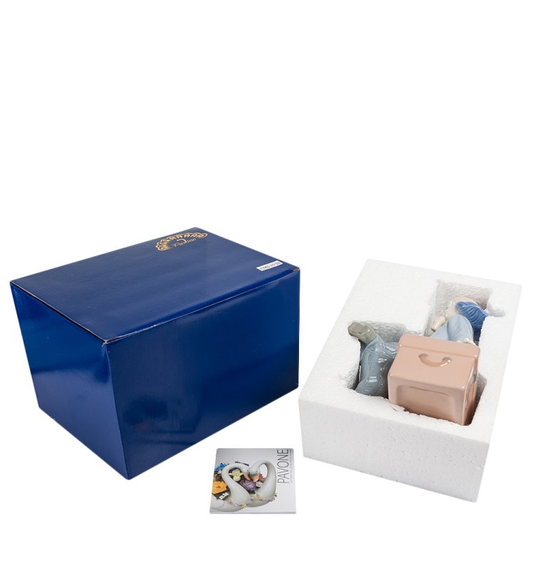 Статуэтка из фарфора Задумчивый Клоун на чемодане Pavone CMS-23/22, фотография упаковки