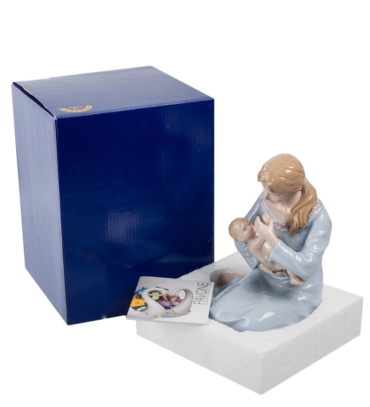 Статуэтка из керамики Женщина с младенцем Pavone CMS-27/21, фотография в упаковке