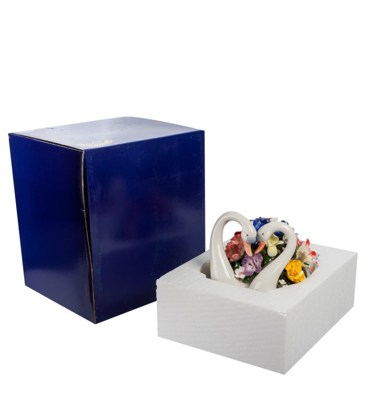 Фигурка из керамики Лебеди Вместе навсегда Pavone CMS-10/33, фотография в упаковке