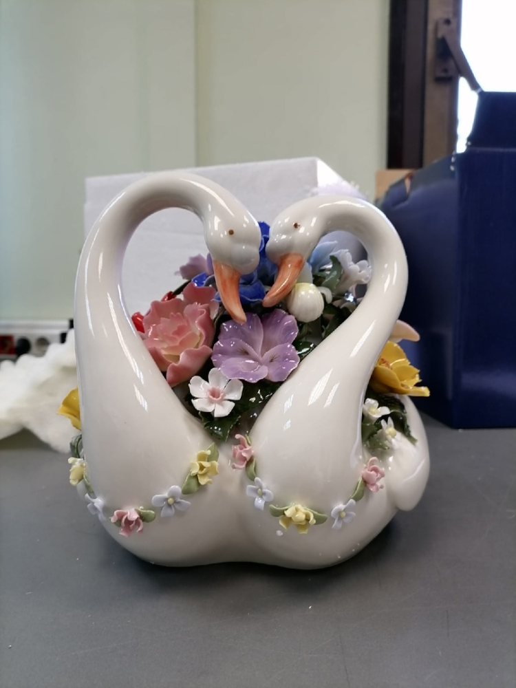 Фигурка из керамики Лебеди Вместе навсегда Pavone CMS-10/33, фото со склада портретный вид