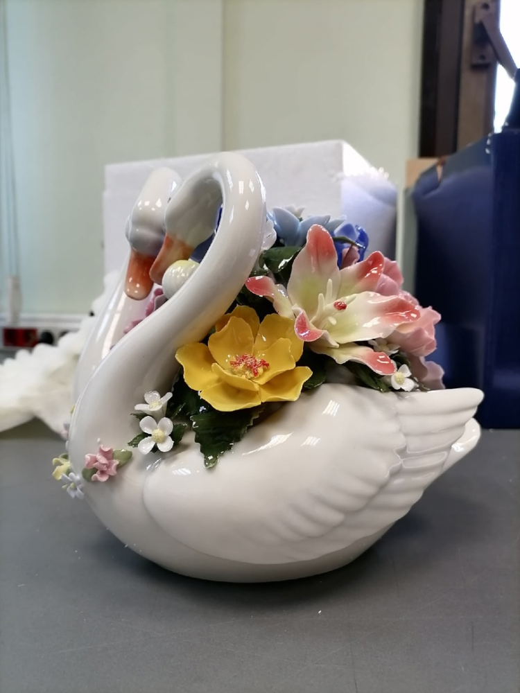 Фигурка из керамики Лебеди Вместе навсегда Pavone CMS-10/33, фото со склада вид профиль