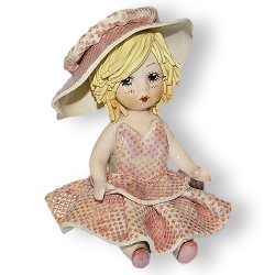 Фарфоровая статуэтка Девочка сидящая со светлыми волосами в розовом платье