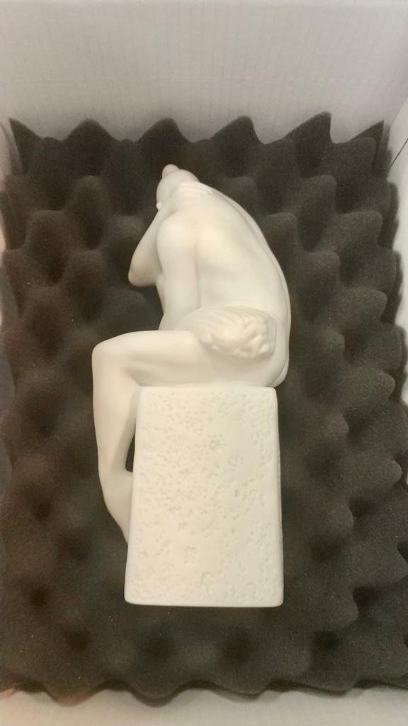 Фарфоровая статуэтка Дева (мужчина), фото со склада, оборотная сторона