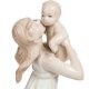 Статуэтка из фарфора Мать с целует младенца на руках Pavone JP-15/ 13, фотография крупным планом