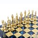 Шахматы Ренессанс, Синяя доска Manopoulos MP-S-9-36-BLU, фотография золотых фигур на шахматной доске