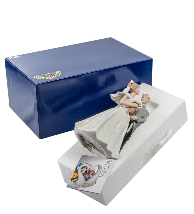 Музыкальная статуэтка из фарфора Молодожены Pavone JP-15/35, фотография в упаковке