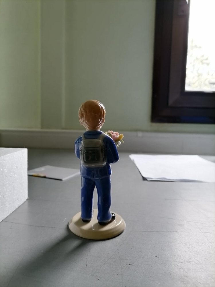 Статуэтка из фарфора Мальчик первоклассник Pavone CMS-58/ 3, фото со склада оборотная сторона