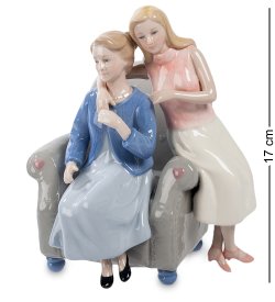 Статуэтка из керамики Мама с дочерью в кресле