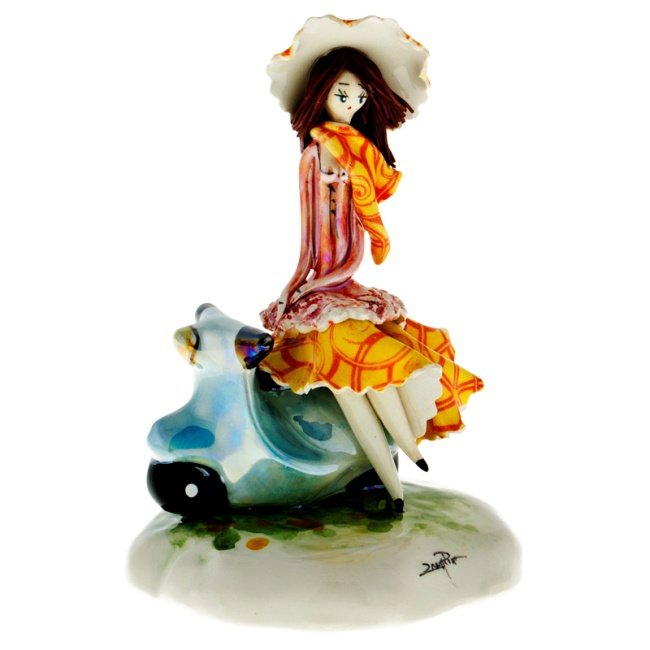 Статуэтка из фарфора Дама на скутере ZamPiva 50182