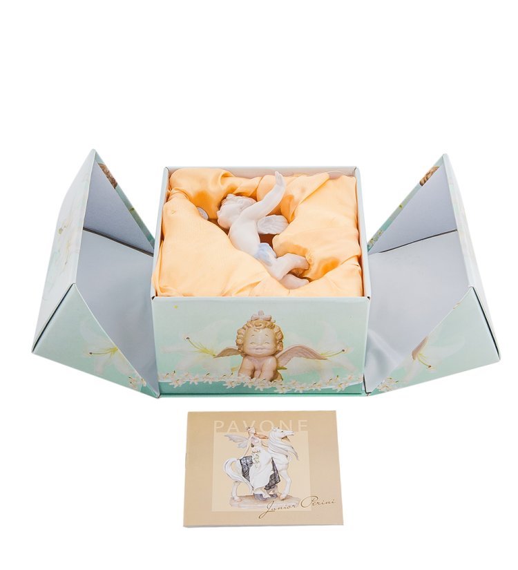Статуэтка из фарфора Ангелочек с бабочкой Pavone JP-33/ 8, фотография упаковки