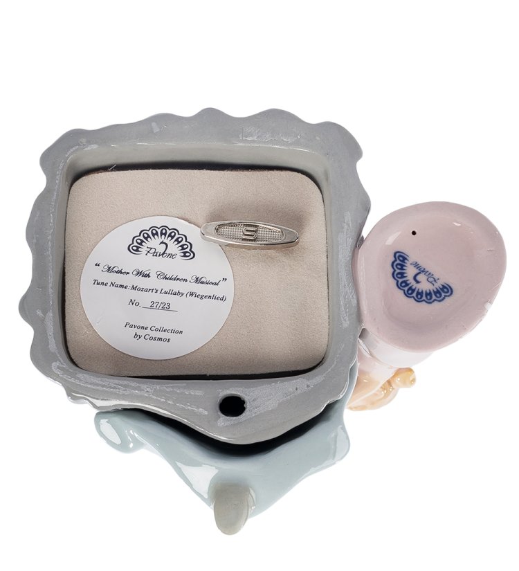 Музыкальная статуэтка из керамики Мама и дети Pavone CMS-27/23, фотография снизу