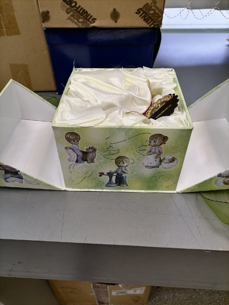 Статуэтка из фарфора Знак зодиака Рак Pavone JP-28/ 7, фото со склада упаковка со стороны