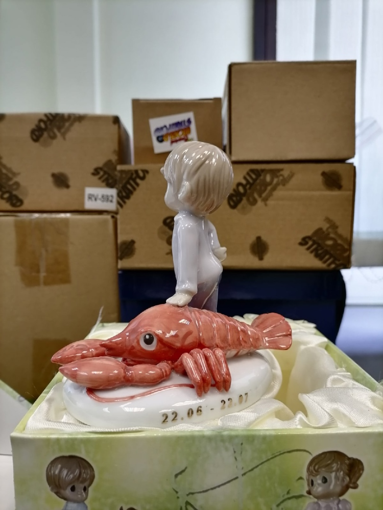 Статуэтка из фарфора Знак зодиака Рак Pavone JP-28/ 7, фото со склада оборотная сторона
