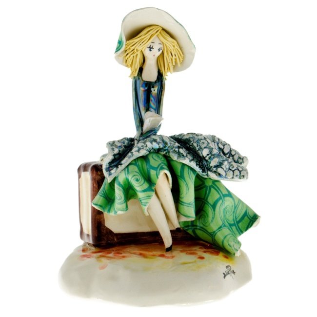 Статуэтка из фарфора Дама на чемодане ZamPiva 50183