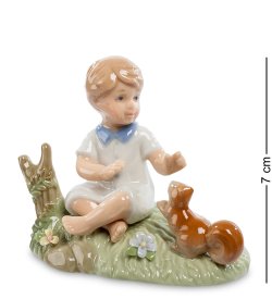 Статуэтка из фарфора Мальчик с белкой