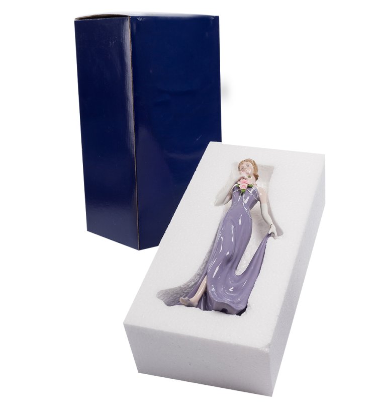 Статуэтка из керамики Дама в вечернем синем платье Pavone CMS-20/36, фотография в упаковке