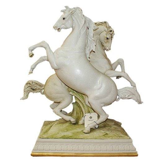 Статуэтка из фарфора Два коня