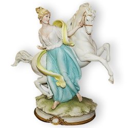 Статуэтка из фарфора Амазонка с конем