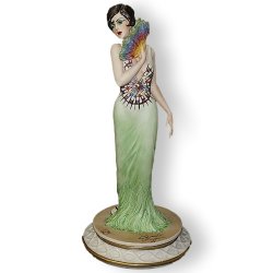 Статуэтка из фарфора Дама с веером