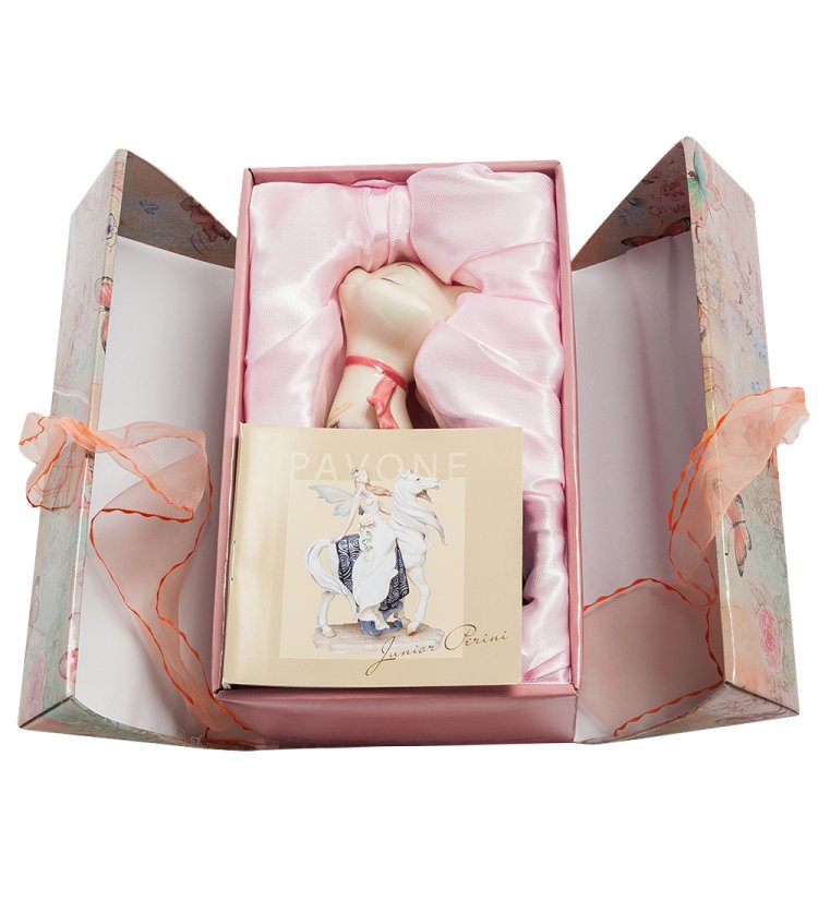 Статуэтка из фарфора Кот с закрытыми глазами Pavone JP-247/ 33, фотография в упаковке