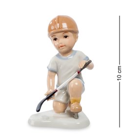 Статуэтка из фарфора Мальчик Игра в хоккей