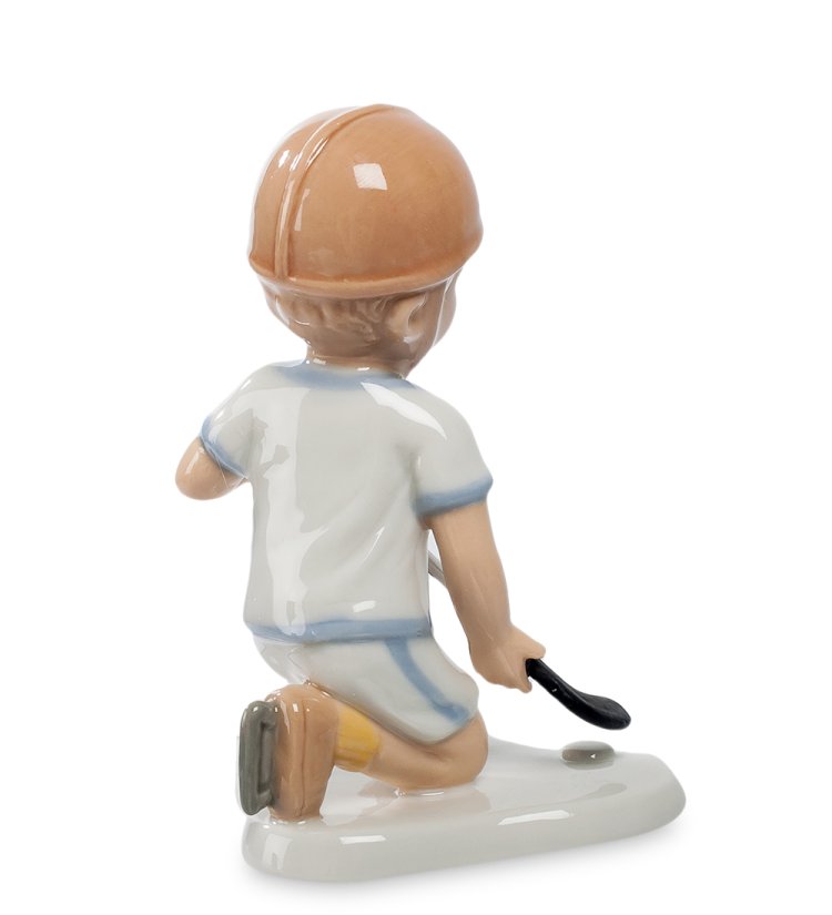 Статуэтка из фарфора Мальчик Игра в хоккей Pavone CMS-12/33, фотография со спины