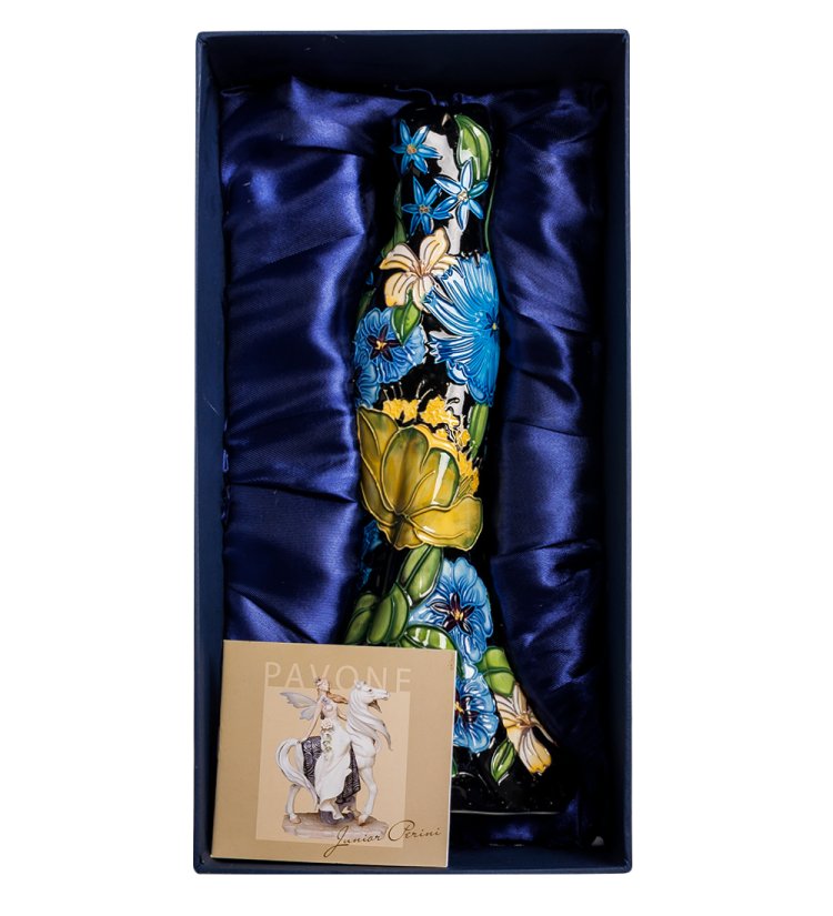 Черная ваза в форме платья с синими цветами Pavone JP-670/ 8, фотография в коробке