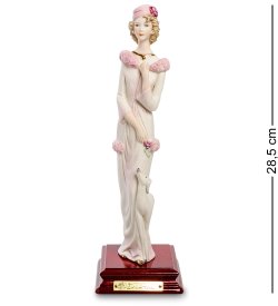 Статуэтка из фарфора Девушка с собачкой