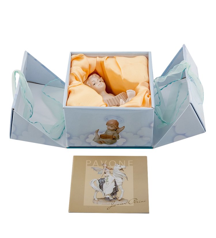 Статуэтка из фарфора Ангелочек-музыкант с гармошкойPavone JP-14/ 7, фотография в упаковке