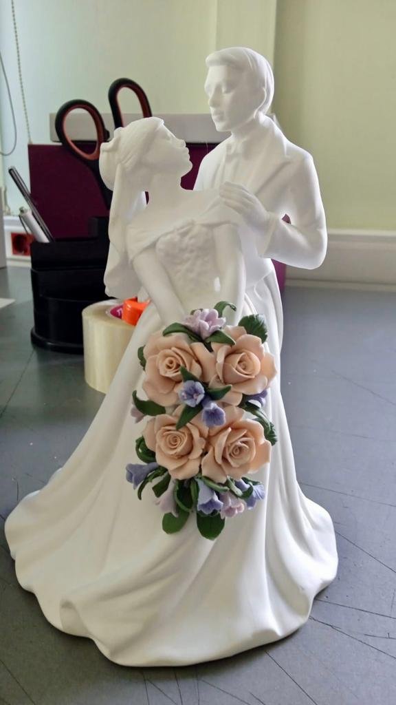 Статуэтка Молодожены из бисквитного фарфора с подсветкой Pavone JP-186/13, фото со склада