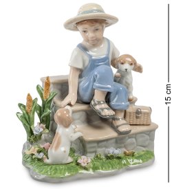 Статуэтка из фарфора Мальчик со щенками