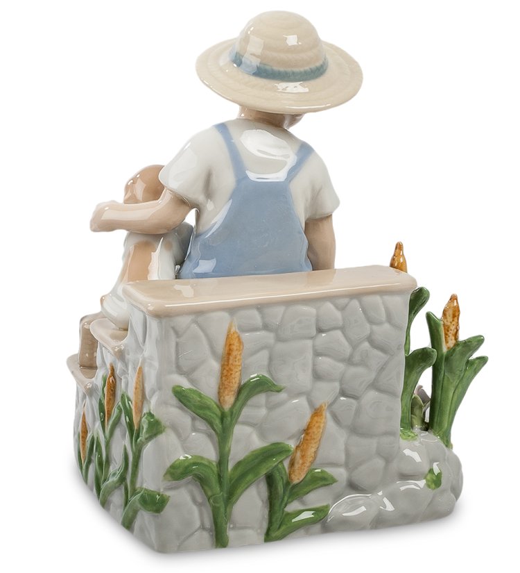 Статуэтка из фарфора Мальчик со щенками Pavone CMS-12/24, фотография со спины