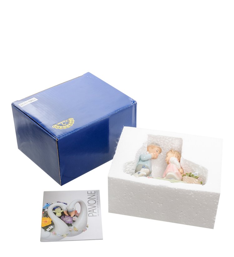 Статуэтка их керамики Мальчик и девочка Дружба Pavone CMS-12/35, фотография в упаковке