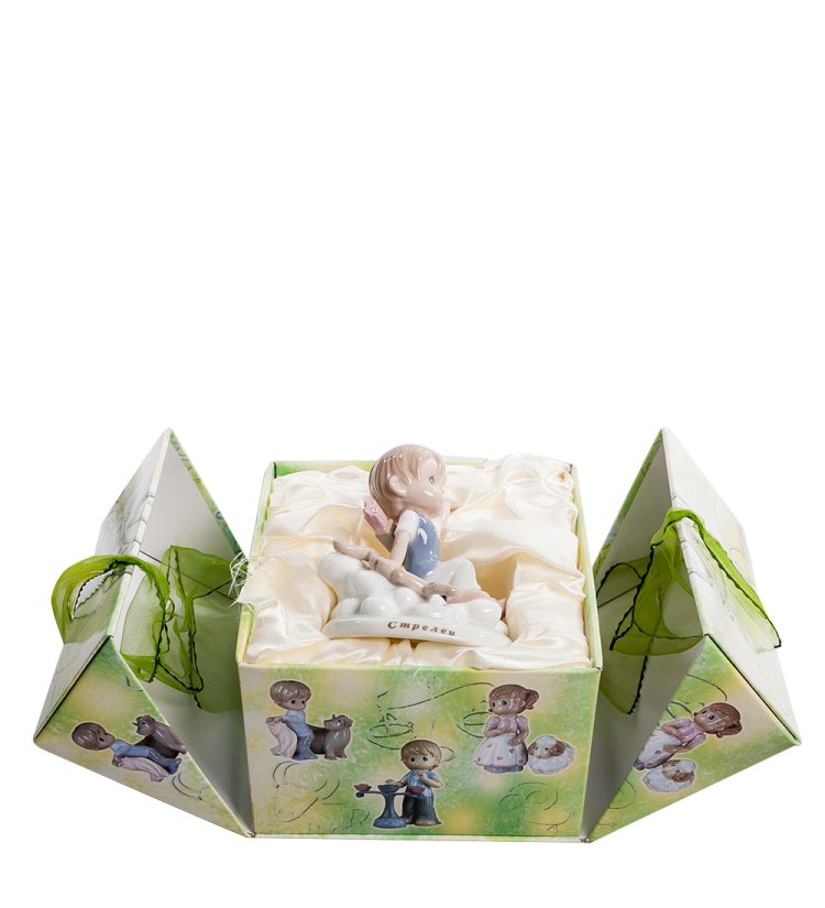 Фарфоровая фигурка знак зодиак Стрелец Pavone JP-28/12, фотография в упаковке