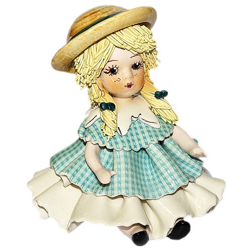 Фарфоровая статуэтка Девочка сидящая со светлыми волосами в зеленом платье