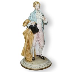 Статуэтка из фарфора Кавалер с котелком и тростью