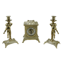 Каминные часы Ларец с двумя подсвечниками Амур