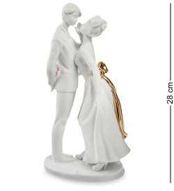 Статуэтка из бисквитного фарфора Молодожены Первый поцелуй