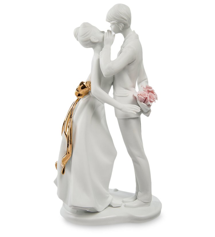 Статуэтка из бисквитного фарфора Молодожены Первый поцелуй Pavone JP-48/20, фотография сбоку