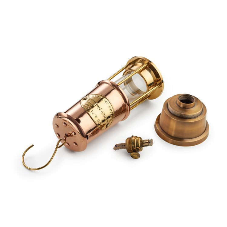 Лампа керосиновая c прозрачным стеклом, фотография в открытом виде