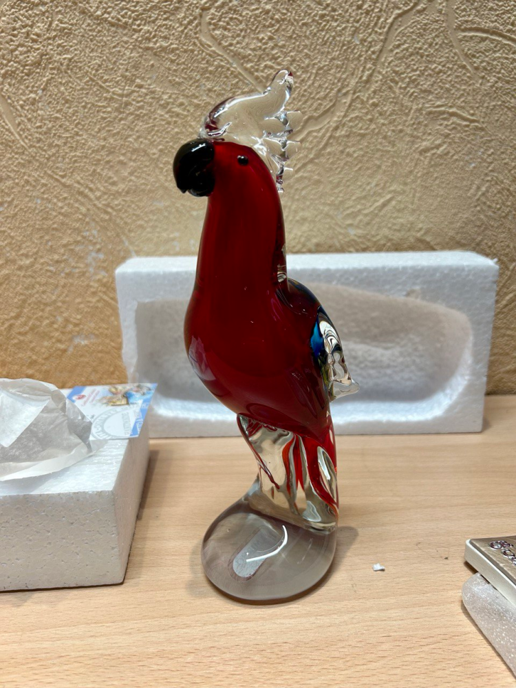 Статуэтка из Муранского стекла Красный Попугай, фото со склада