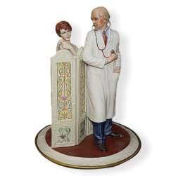 Статуэтка из фарфора На приеме у врача