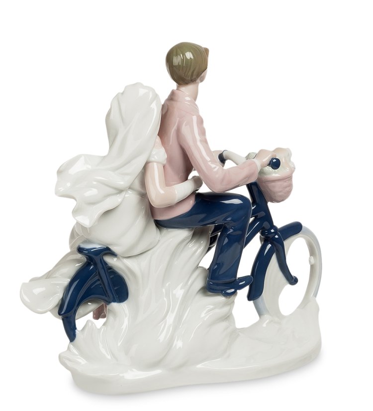 Статуэтка из фарфора Молодожены на велосипеде Pavone JP-15/31, фотография сбоку