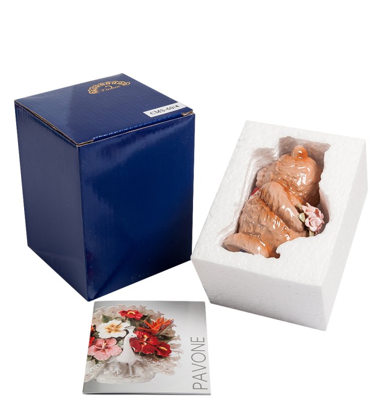 Керамическая фигурка Мишка с букетом Pavone CMS-60/ 4, фотография в упаковке