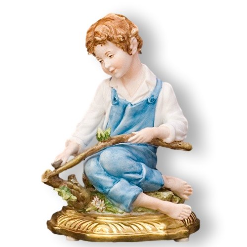 Скульптура из фарфора Мальчик с ножом 